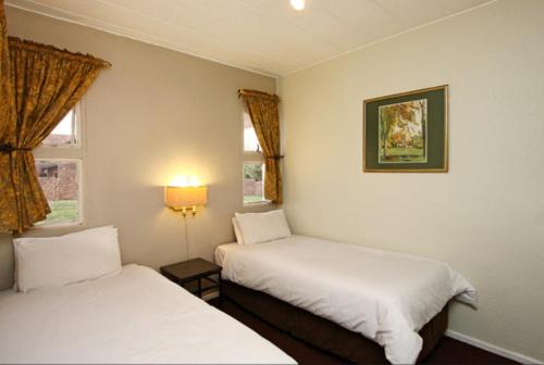 Katil atau katil-katil dalam bilik di Vetho 2 Apartments OR Tambo Airport