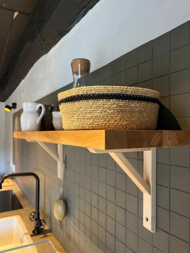a shelf with a basket on it in a kitchen at Le gîte Rodary in Grandrif