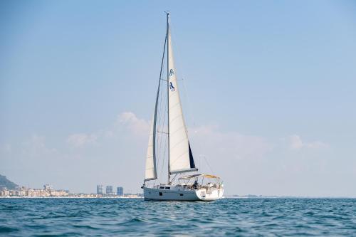 Paisaje cerca de este barco