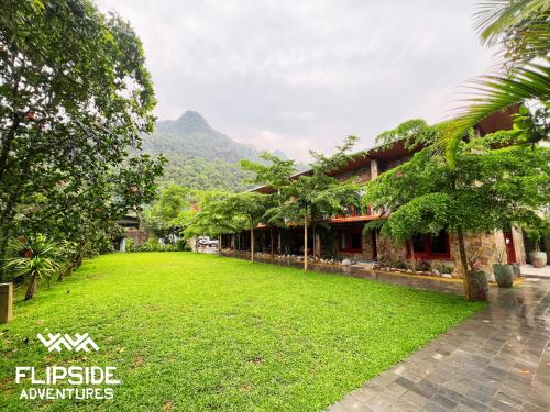 Pemandangan gunung umum atau pemandangan gunung yang diambil dari hotel
