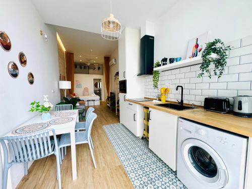 Beautiful Flat NEXT the BEACH