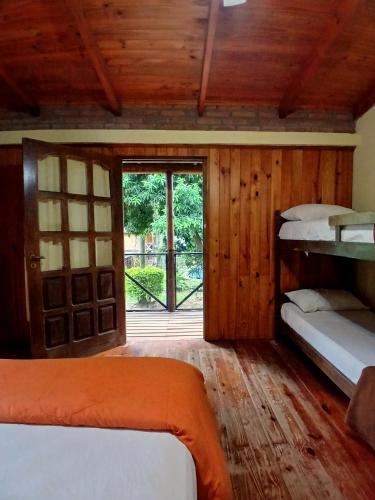 a bedroom with two bunk beds and a window at Cabañas Costa Santino in Ituzaingó