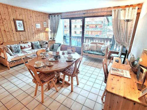Appartement spacieux avec balcon et wifi au centre des Gets