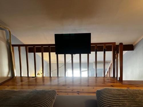 TV a/nebo společenská místnost v ubytování Luka's loft studio
