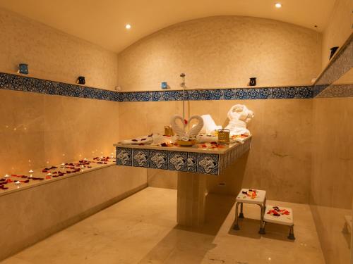 a bathroom with a sink and a bath tub at Hotel LA PALOMA in Tetouan