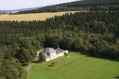 SaydaにあるFerienwohnung Für 4 Personen Ca 55 M Sup2 In Sayda, Mittelgebirge Deutschland Erzgebirgeの田地の大家の空見