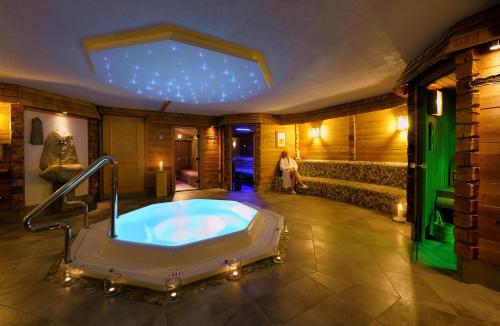 a bathroom with a jacuzzi tub in a room at Ruhige Wohnung In Sankt Gallenkirch Mit Garten in Sankt Gallenkirch
