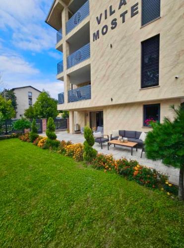 Zahrada ubytování Villa Moste with Pool, EV station & free parking