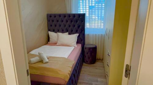 Postel nebo postele na pokoji v ubytování Villa Moste with Pool, EV station & free parking