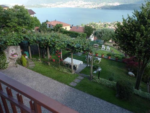 a view of a garden with a view of the water at Casa Luna in Vercana