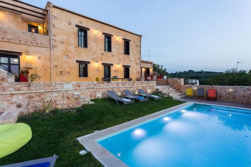Bazén v ubytování Freistehendes Ferienhaus Mit Großem Pool nebo v jeho okolí