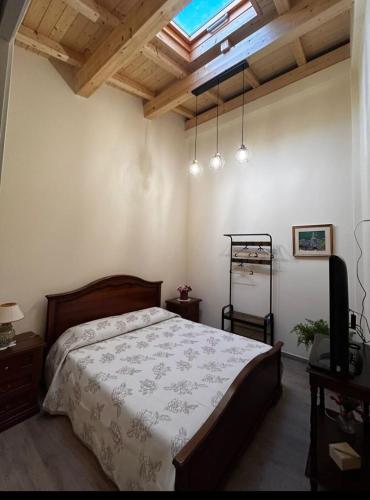 a bedroom with a bed and a skylight at Casaparrinello Maletto Concy in Maletto
