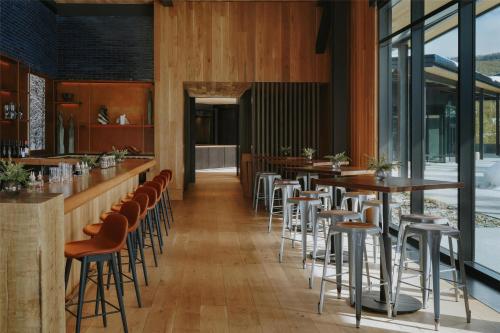 Un restaurante u otro lugar para comer en One&Only Moonlight Basin