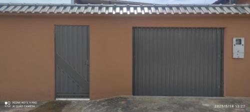 two garage doors on the side of a building at casa do tidi in Rondônia