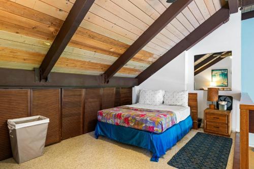 Postel nebo postele na pokoji v ubytování Big Island Keauhou Punahele E301 by Coldwell Banker Island Vacations