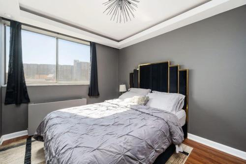 a bedroom with a large bed and a large window at 2B Downtown ATL Condo Free Parking 24h Concierge LM707 in Atlanta