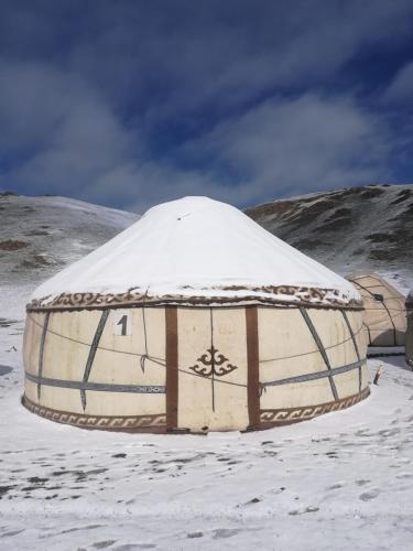Το Yurt camp Asman at Song Kol lake τον χειμώνα