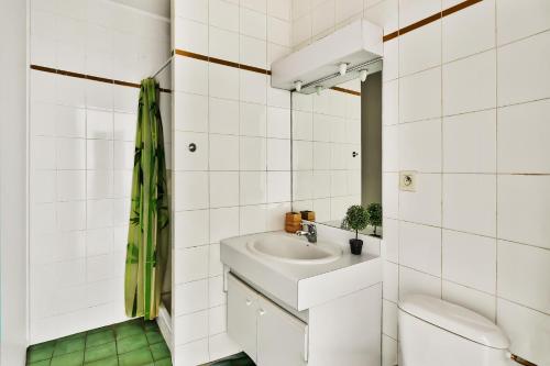 a white bathroom with a sink and a shower at O métro Jean jaures in Lyon