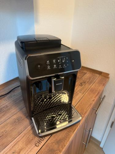 a black toaster oven sitting on top of a counter at Über den Dächern von Werne - Balkon, WLAN, TV und Küche - Möller in Werne an der Lippe
