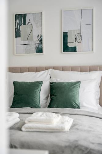 Chloe's Luxury Apartment & EV Charger & Free Private Parking