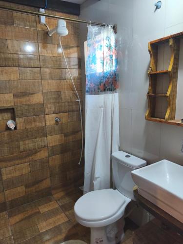 Bilik mandi di Chalé para casais 04