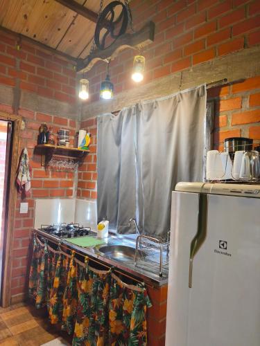 Dapur atau dapur kecil di Chalé para casais 04