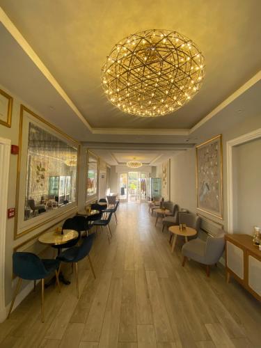 a restaurant with tables and chairs and a chandelier at Casa D'Agostino in Santiago