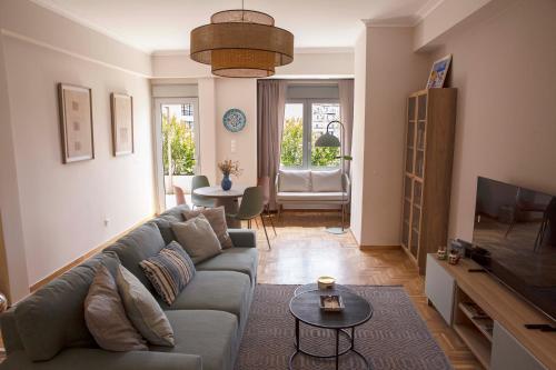 Contemporary Athenian Escape GHH