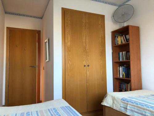 Postel nebo postele na pokoji v ubytování Cosy appartment with pool and near beach