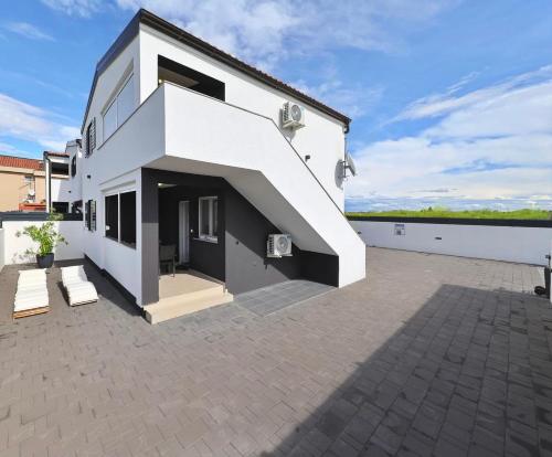 Το κτήριο όπου στεγάζεται  το διαμέρισμα