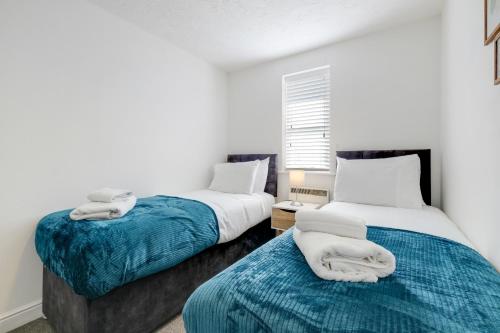 Ένα ή περισσότερα κρεβάτια σε δωμάτιο στο 2 bed apartment in Enfield Lock