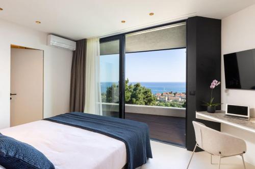 Modern Villa in Dubrovnik with Infinity Rooftop Pool