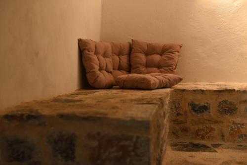 a brown couch sitting in the corner of a room at Basil Tree Stonehouse in Flomokhórion