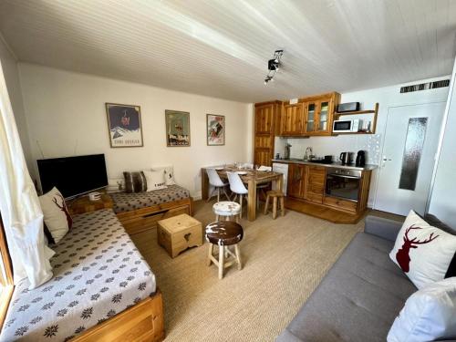 Køkken eller tekøkken på Résidence La Meije - Studio· Centre station/cœur de station · Vue pistes MAE-9071