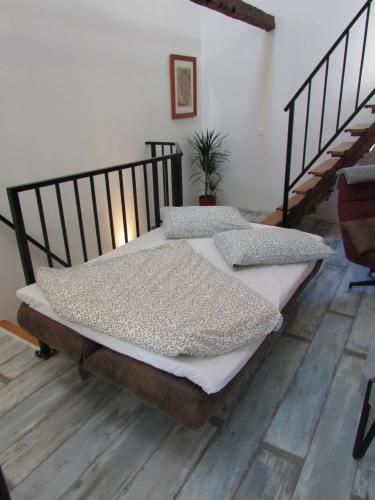 Cama ou camas em um quarto em Studio apartman Filipi 5