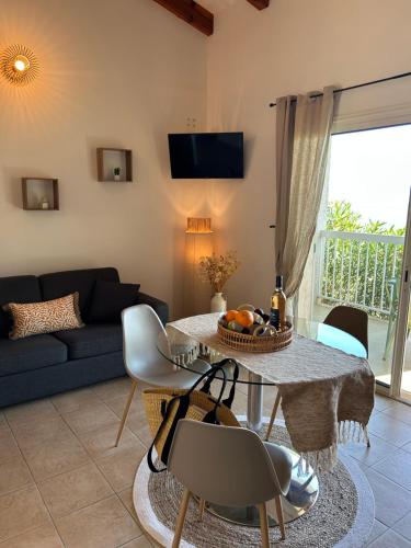 a living room with a table with fruit on it at Location du Ranch in Algajola