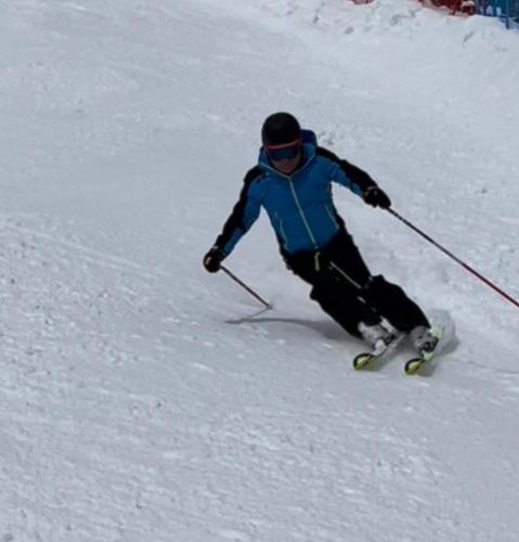 a person is skiing down a snow covered slope at Šumska vila in Šljivovica