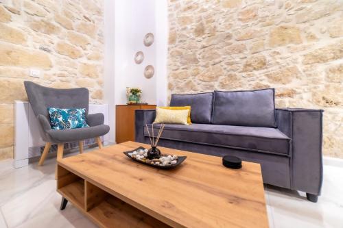 a living room with a couch and a coffee table at Asmani in Kato Asites