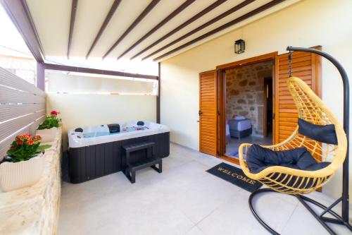 a room with a chair and a bath tub at Asmani in Kato Asites