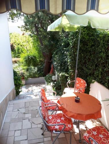 Apartment Apartment Yellow