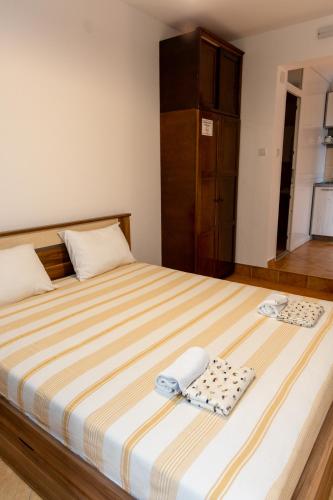 Postel nebo postele na pokoji v ubytování Residence Vukovic, Rezevici
