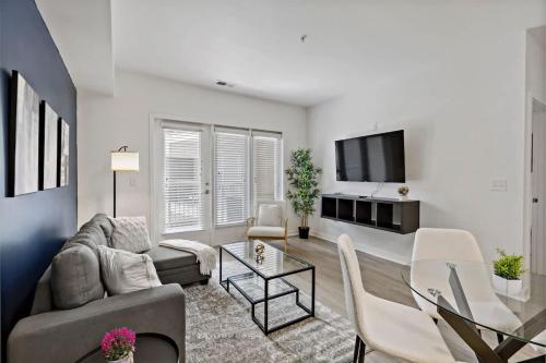 a living room with a couch and a table at LUXE 1BD - 5 Min DT, Gym, Parking, W-D - Sleeps 6 in Charlotte