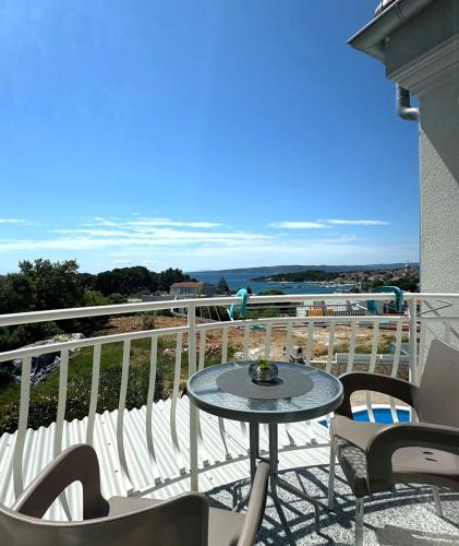 Cozy Apartment Rosmarin with a Sea view
