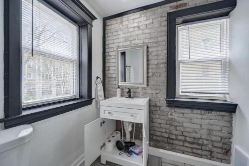 Φωτογραφία από το άλμπουμ του Lovely Studio McKinley Beach - Brady St Lower East σε Μιλγουόκι