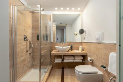 Koupelna v ubytování DoubleTree by Hilton Florence Metropole