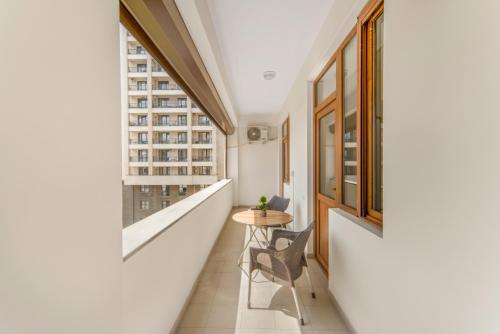 Φωτογραφία από το άλμπουμ του Large 2 bedroom near Republic Square Mayrig Building σε Yerevan