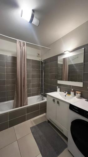 Photo de la galerie de l'établissement Sea View Apartment 2 bedrooms, à Saint-Laurent-du-Var