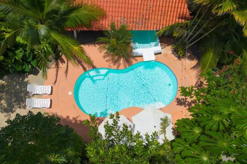an overhead view of a swimming pool in a resort at Bambutel Cocles in Puerto Viejo