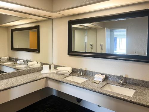 a bathroom with two sinks and a large mirror at Oceanside, CA – Marina / Camp Pendleton in Oceanside
