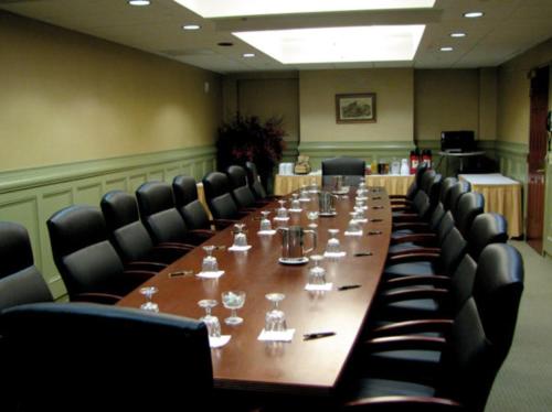 a large conference room with a long table and chairs at Shawnee Inn and Golf Resort in East Stroudsburg
